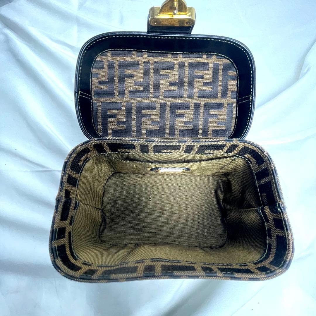 【美品】FENDI フェンディ ズッカ 2way ショルダーバッグ ヴァニティ
