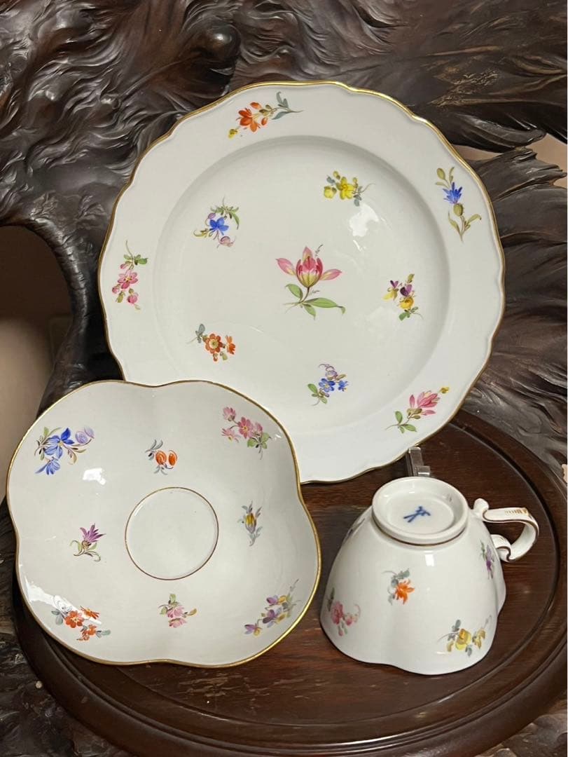 マイセン（Meissen）散らし小花　モカカップ&ソーサー《プレート付き》