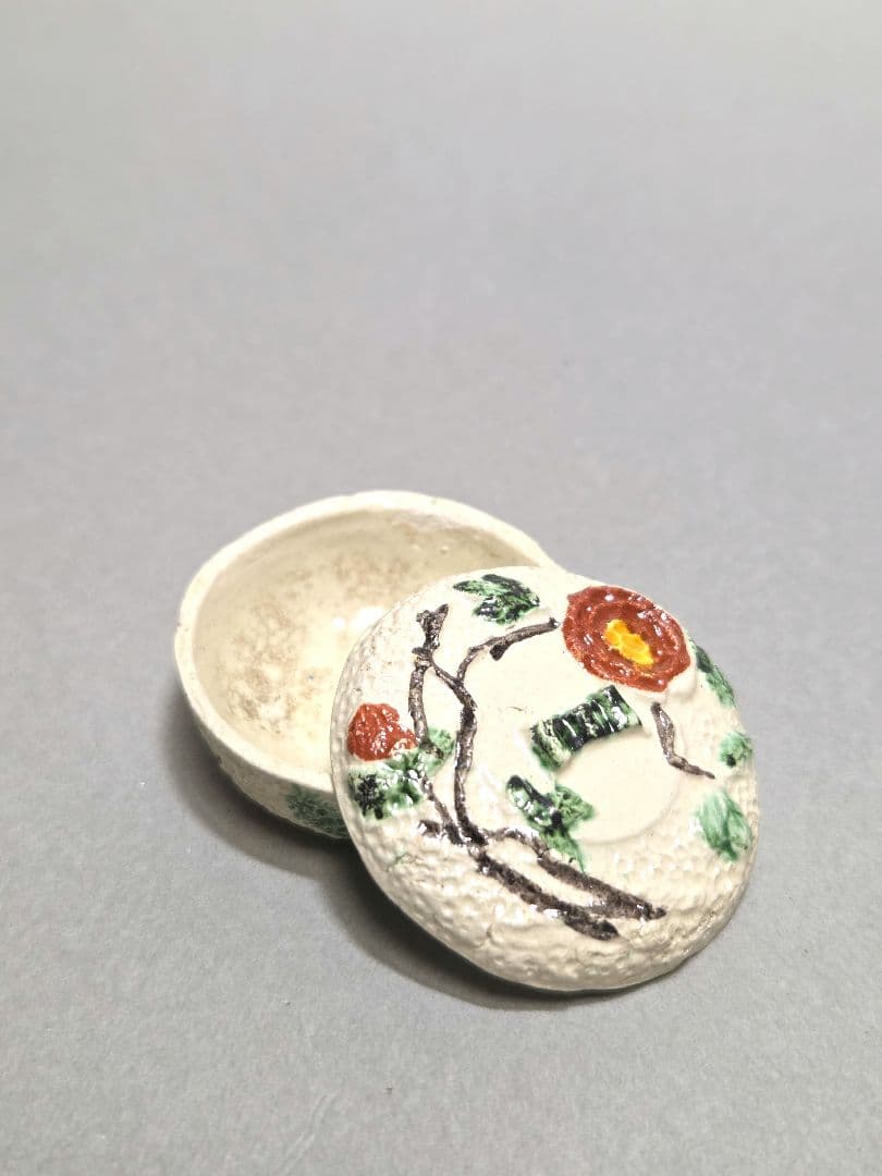 古い小さな雛道具　食器いろいろ