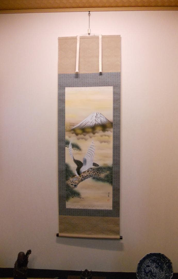 掛け軸 紫雲 富士鷹 絹本 希少 軸装 茶道具 掛軸 です。