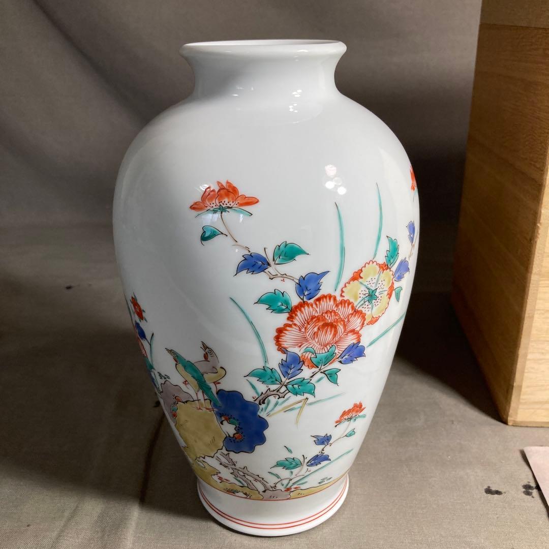 【柿右衛門】赤絵の伝統　名窯　人間国宝　十三代酒井田柿右衛門作　錦牡丹鳥文　花瓶 柿右衛門 赤絵の伝統 名窯 人間国宝 十三代酒井田柿