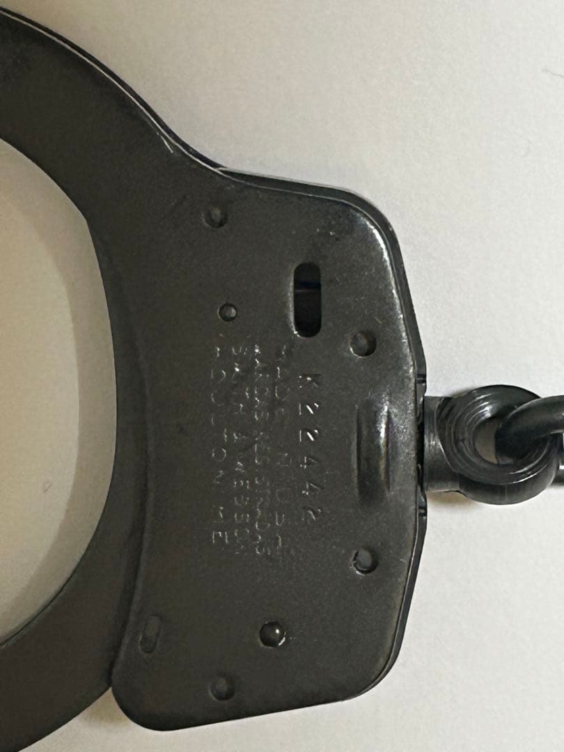 スミス&ウェッソン　ブラック手錠　アメリカ製。鍵二つあり　金属製