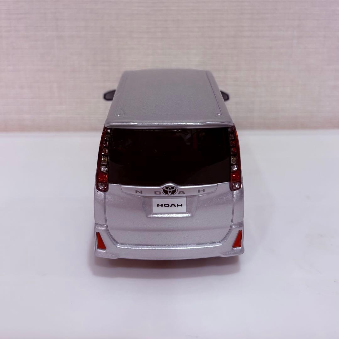 非売品✨トヨタノア✨ディーラー✨限定✨レア✨シルバー✨ミニカー