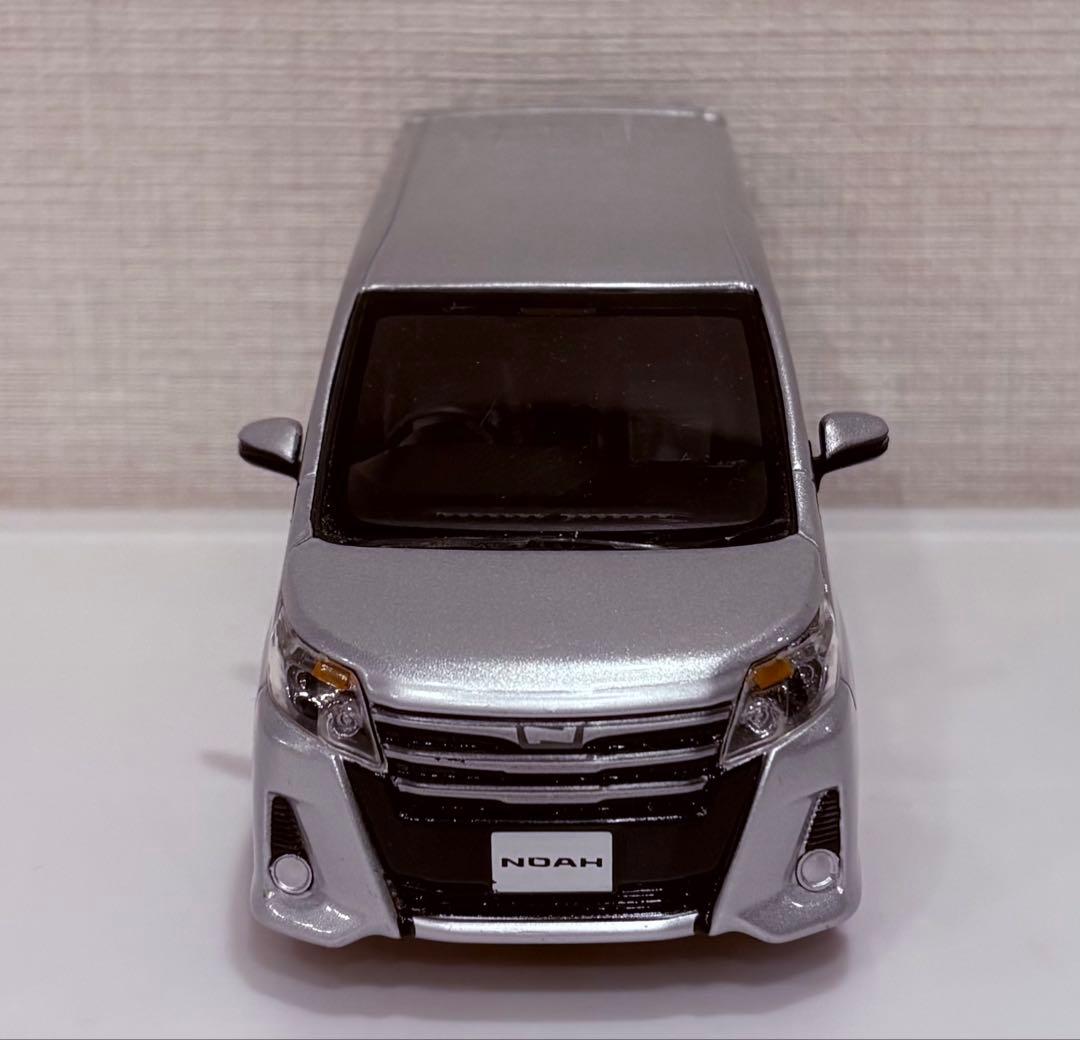 非売品✨トヨタノア✨ディーラー✨限定✨レア✨シルバー✨ミニカー