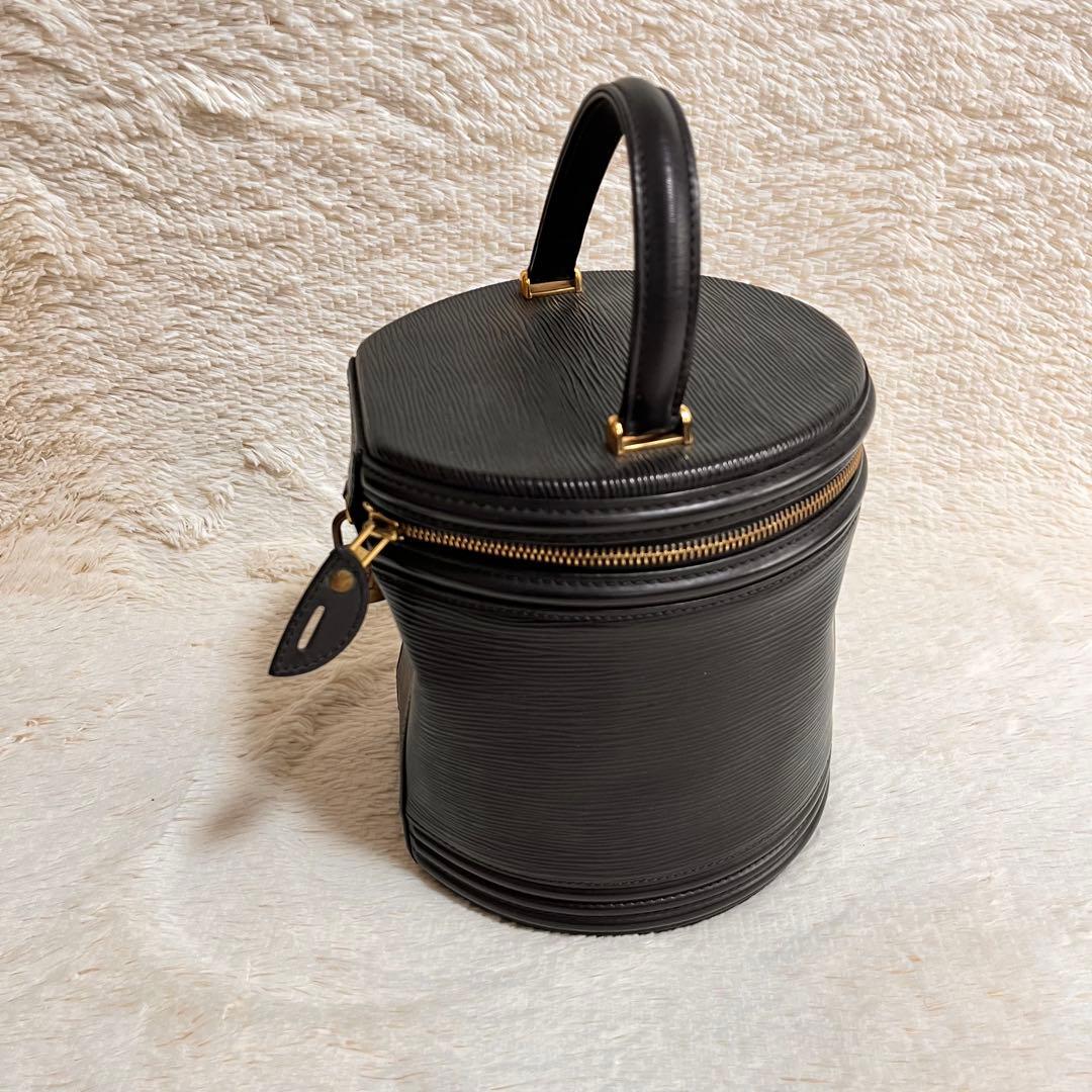 LOUIS VUITTON ルイヴィトン エピ カンヌ　ブラック　黒