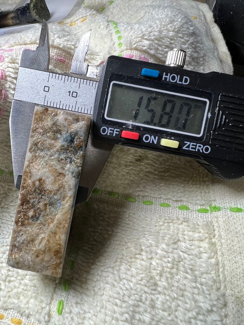 85000→69000 入コン沢　糸魚川翡翠　加工用原石