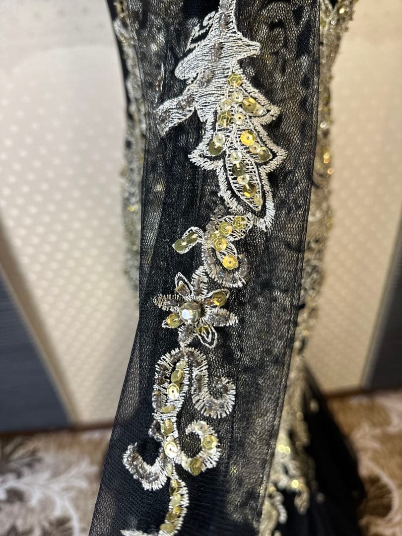 刺繍入り黒マーメイドドレス