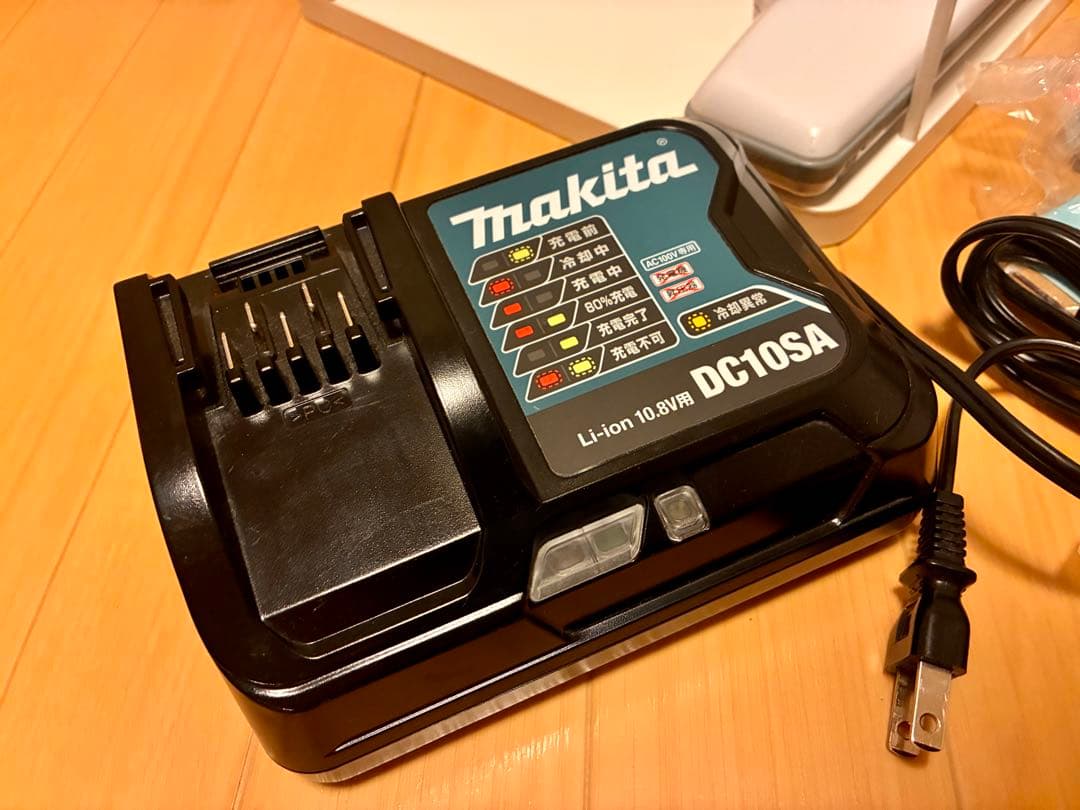 マキタCL107FD 充電式クリーナー 充電器 バッテリー 紙パック7個付き