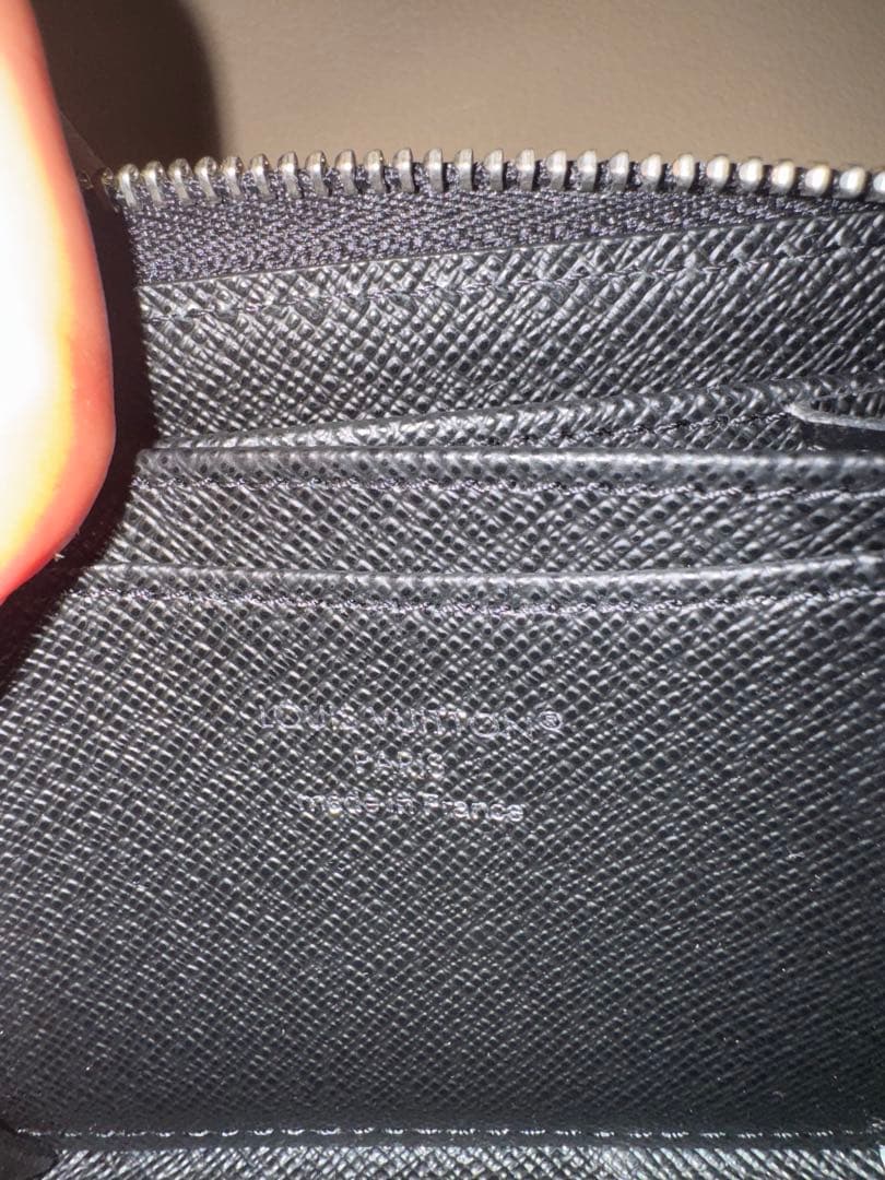 LOUIS VUITTON エピ ジッピー パース しろくま