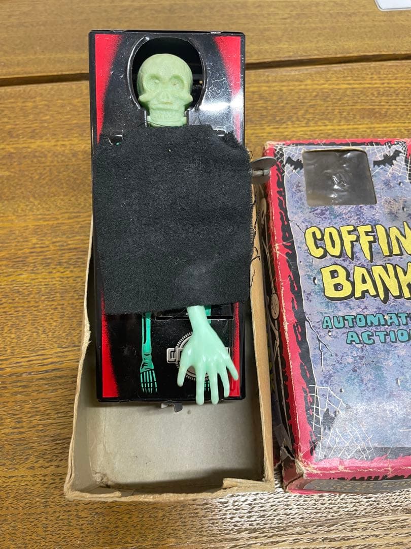 COFFIN BANK 骸骨デザイン 機械式ワインドアップ