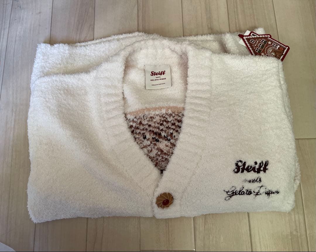 ホワイトフリースVネックカーディガン