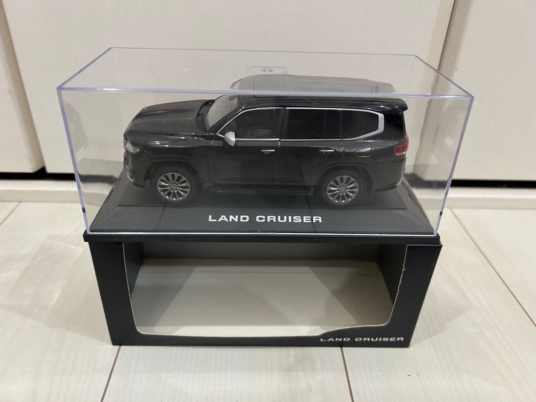 希少 1/30 トヨタ ランドクルーザー300ZX 黒 ミニカー カラーサンプル