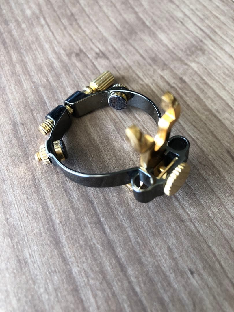 JLVアルトサックス用リガチャー　プラチナ