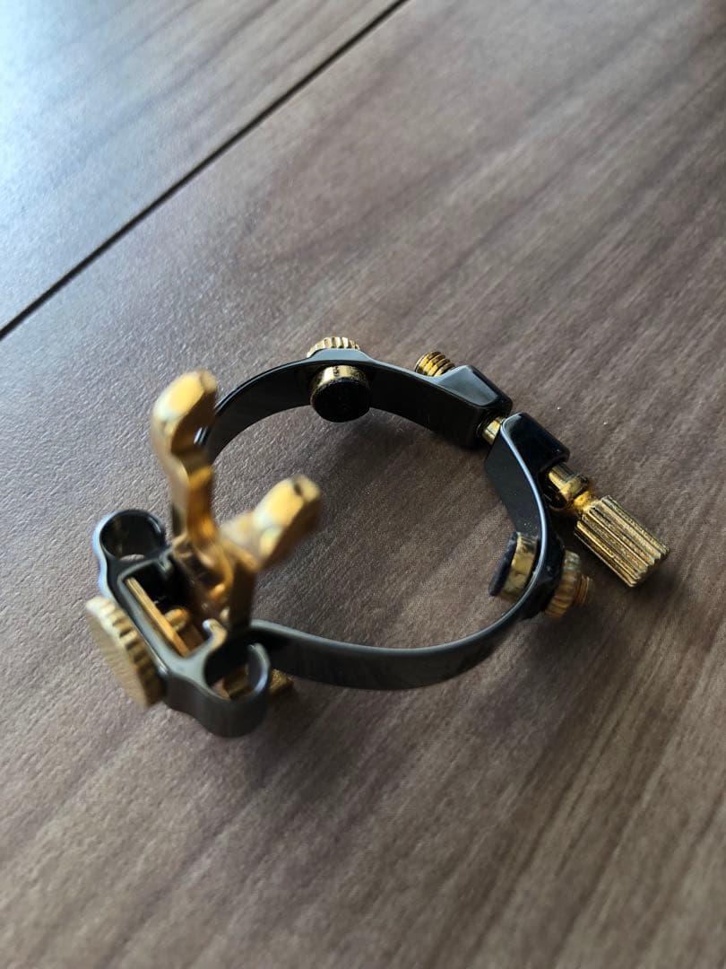 JLVアルトサックス用リガチャー　プラチナ