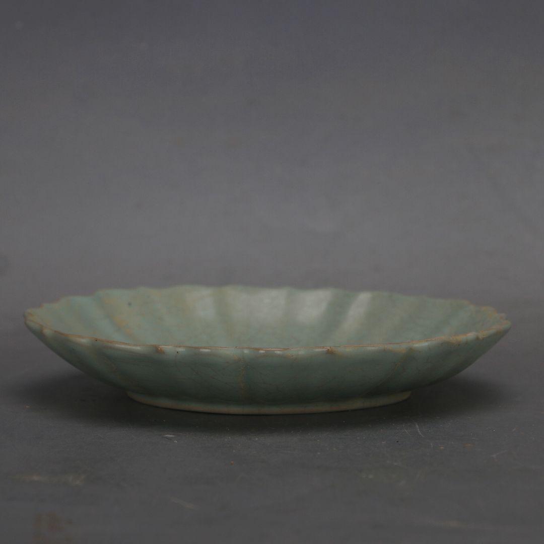 宋汝窯清涼寺徽宗花口賞盤 景徳鎮 陶磁器 装飾品 現代工芸品 美術品 置物