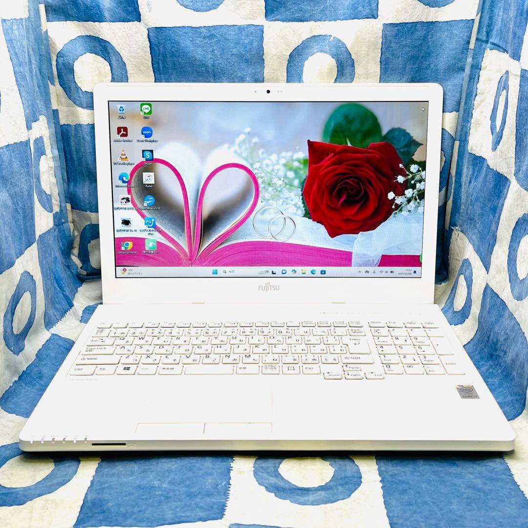 人気の白✨新品SSD搭載✨すぐ使える♪✨初心者⭕Windows11ノートパソコン