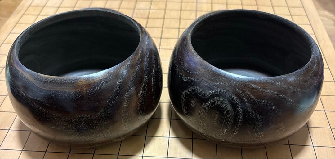 新品 百貨店購入品　囲碁セット【碁盤 ヘソ付き 脚付 碁石 蛤 那智黒 22号】