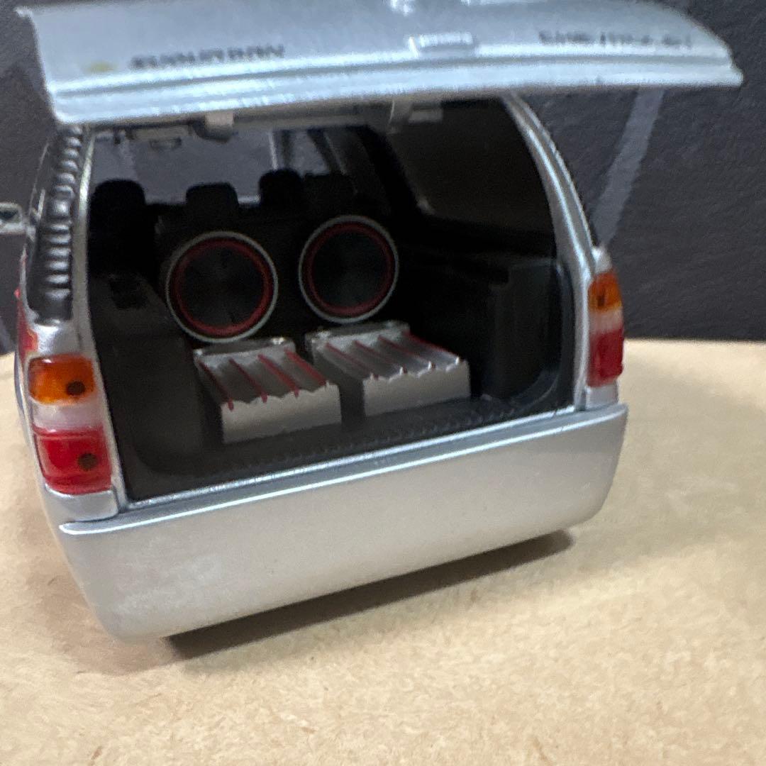 最終値下げ　2000 Chevy Suburban Lowrider 1:24