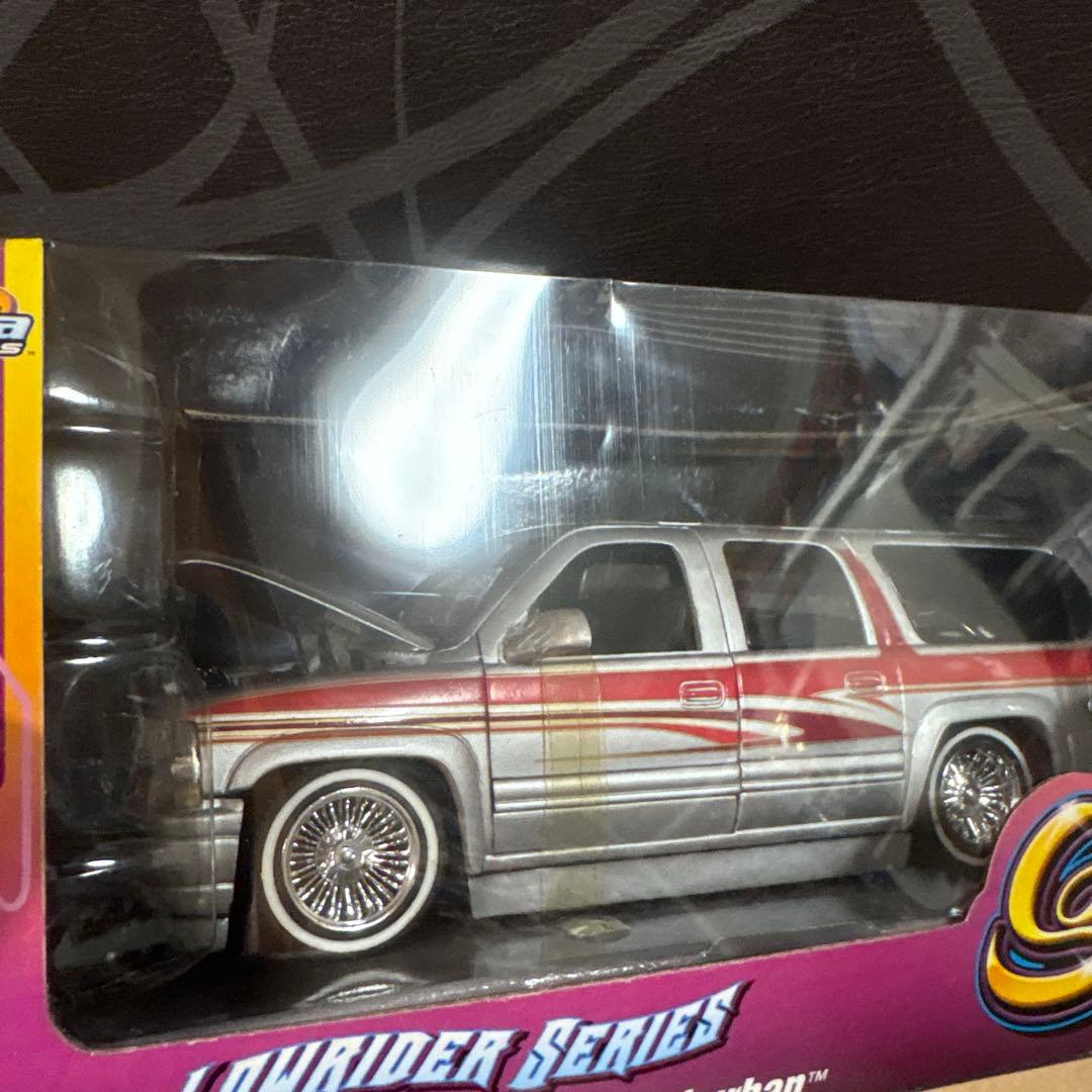 最終値下げ　2000 Chevy Suburban Lowrider 1:24
