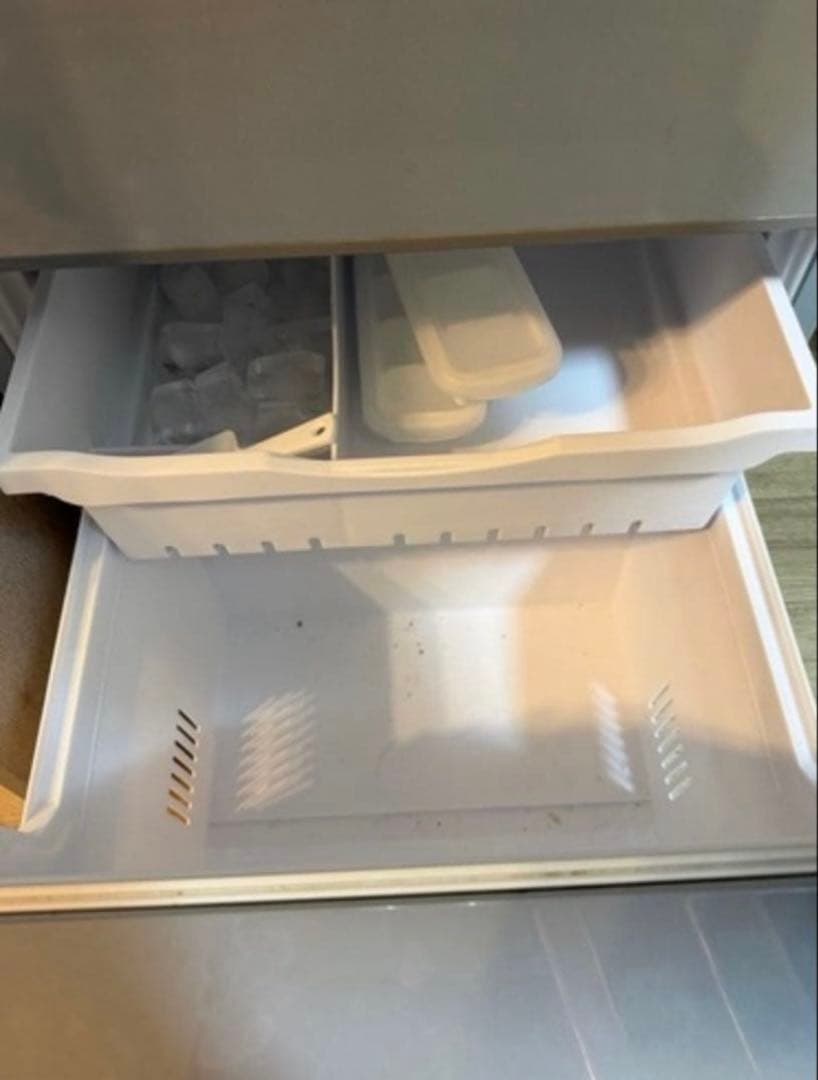 [送料込み]日立 R-K320FVノンフロン冷蔵庫 2015年　出品今月までです