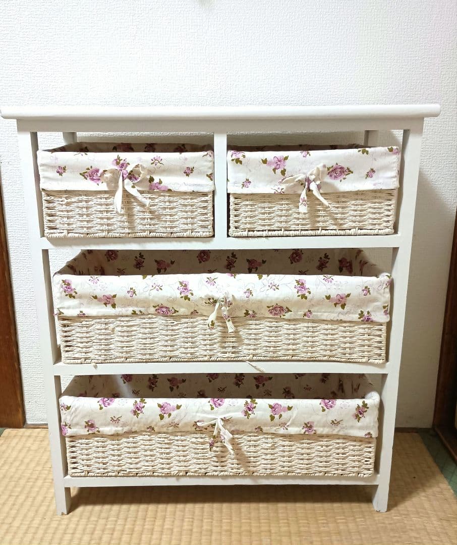 花柄装飾の木製5段チェスト 花柄装飾の木製5段チェスト