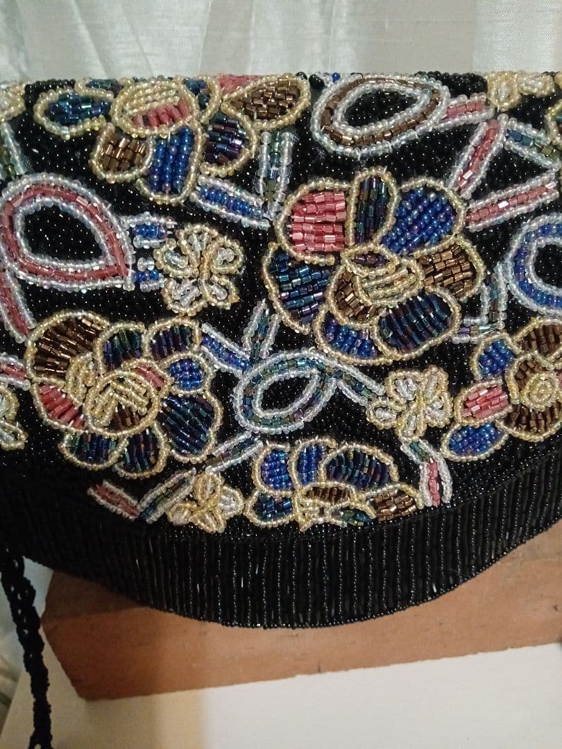 柏ビーズ刺繍 ショルダーバッグ 黒