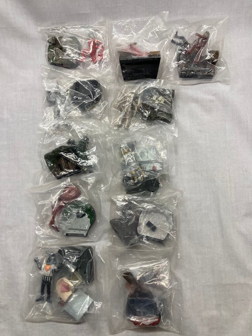 Yahoo!オークション - HGウルトラマン ウルトラ怪獣名鑑 シークレット