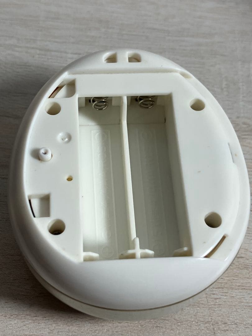 Tamagotchi 4U ホワイト　ゴールド　アメコミカバー　たまごっち