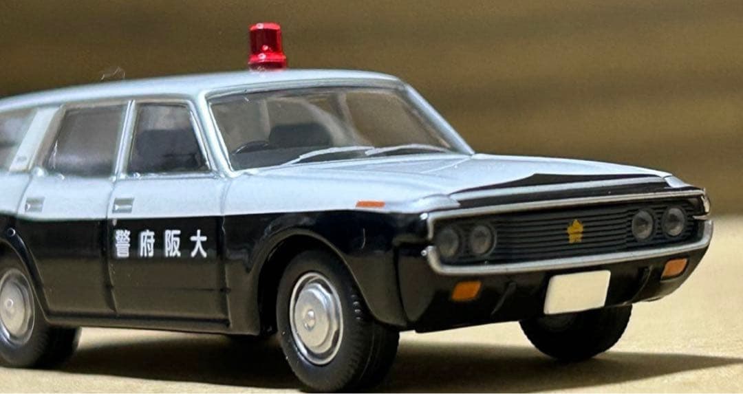 トミカリミテッドヴィンテージネオ クラウン バン パトロールカー 大阪府警