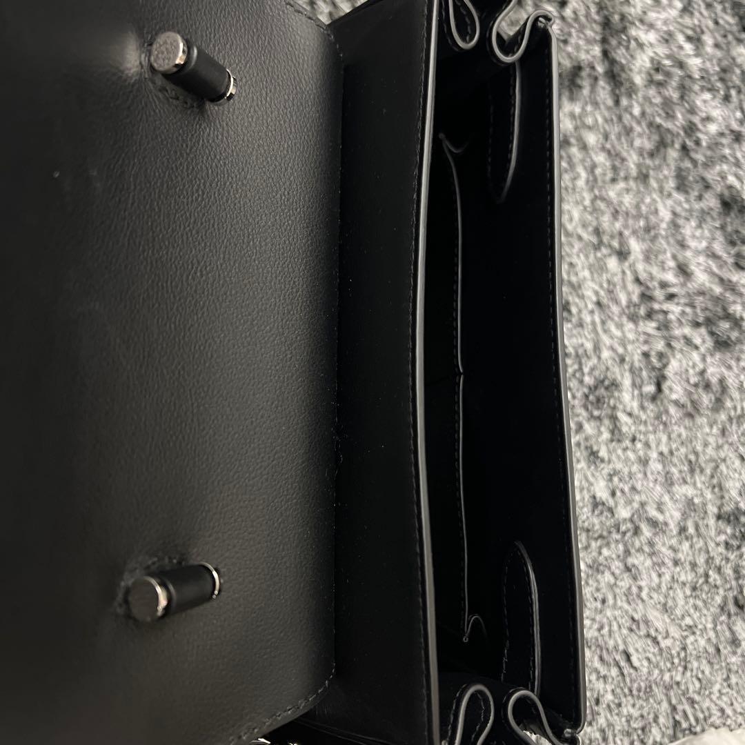 ヴェルサーチ 黒 ハンドバッグ シルバーチェーン