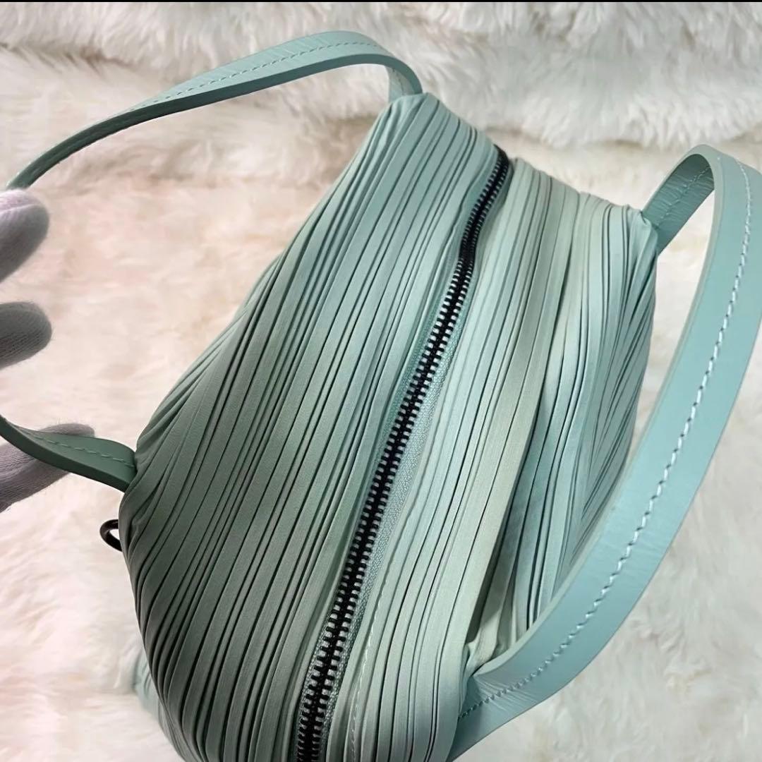 tomomo✨美品✨PLEATS PLEASEプリーツバッグライトグリーン