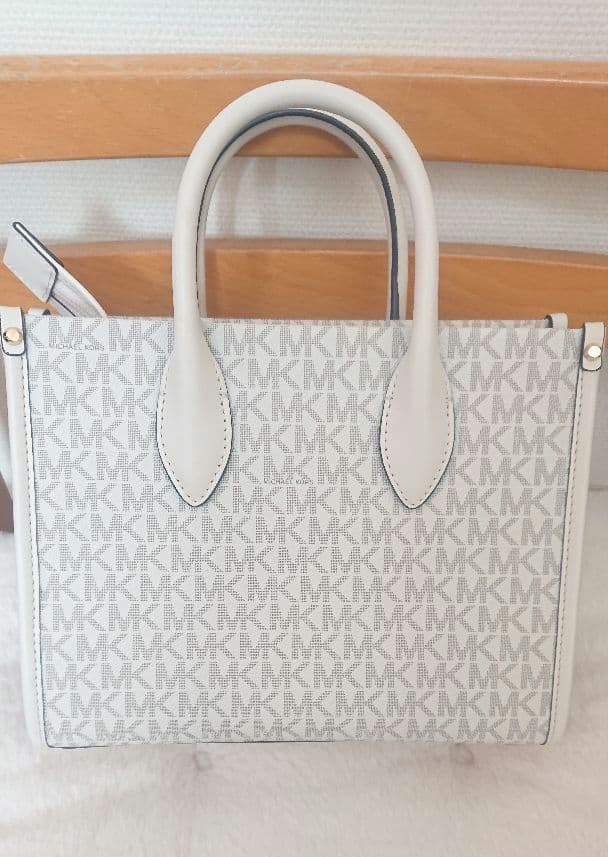 連休価格 新品未使用 マイケルコース MIRELLA ショルダーバッグ 白