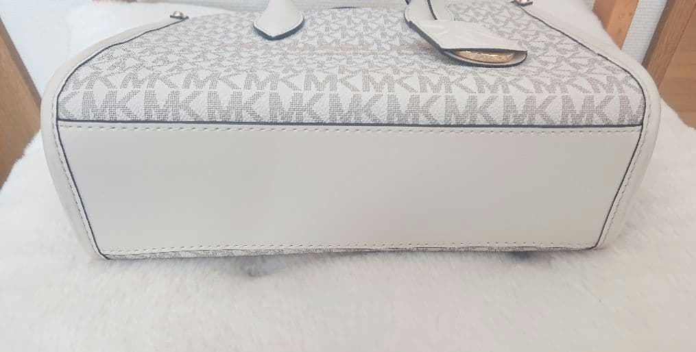 連休価格 新品未使用 マイケルコース MIRELLA ショルダーバッグ 白