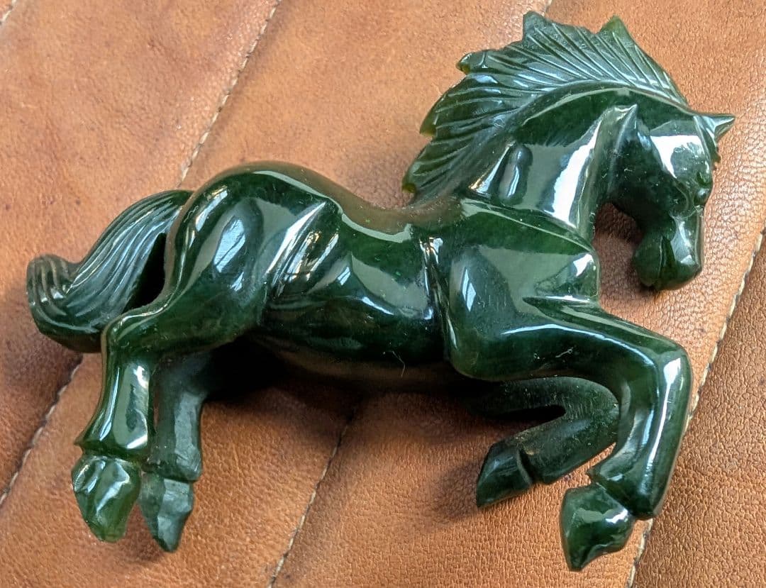 翡翠 馬の彫刻 濃い緑 - メルカリ
