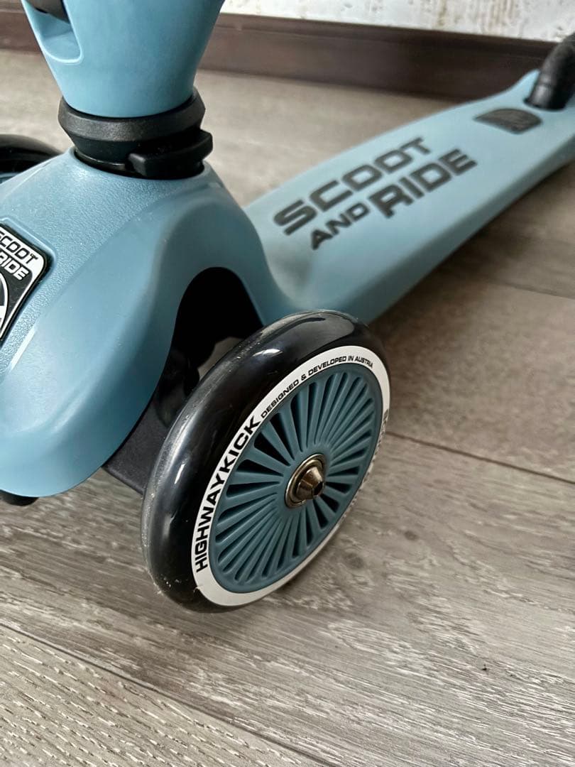 SCOOT AND RIDE 三輪車 ブルー 室内使用のみ