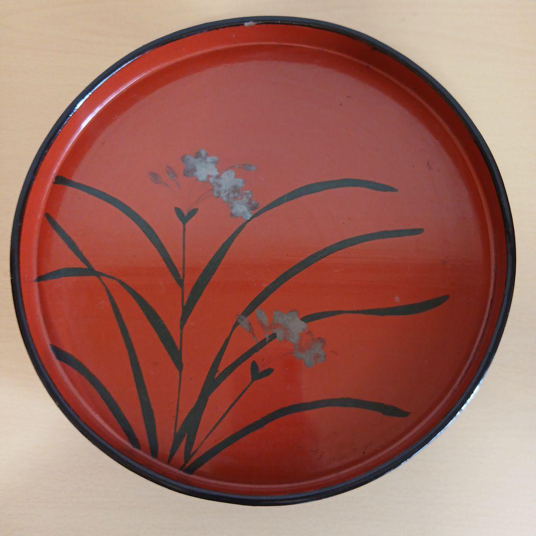 赤黒漆塗り 植物模様の円形膳