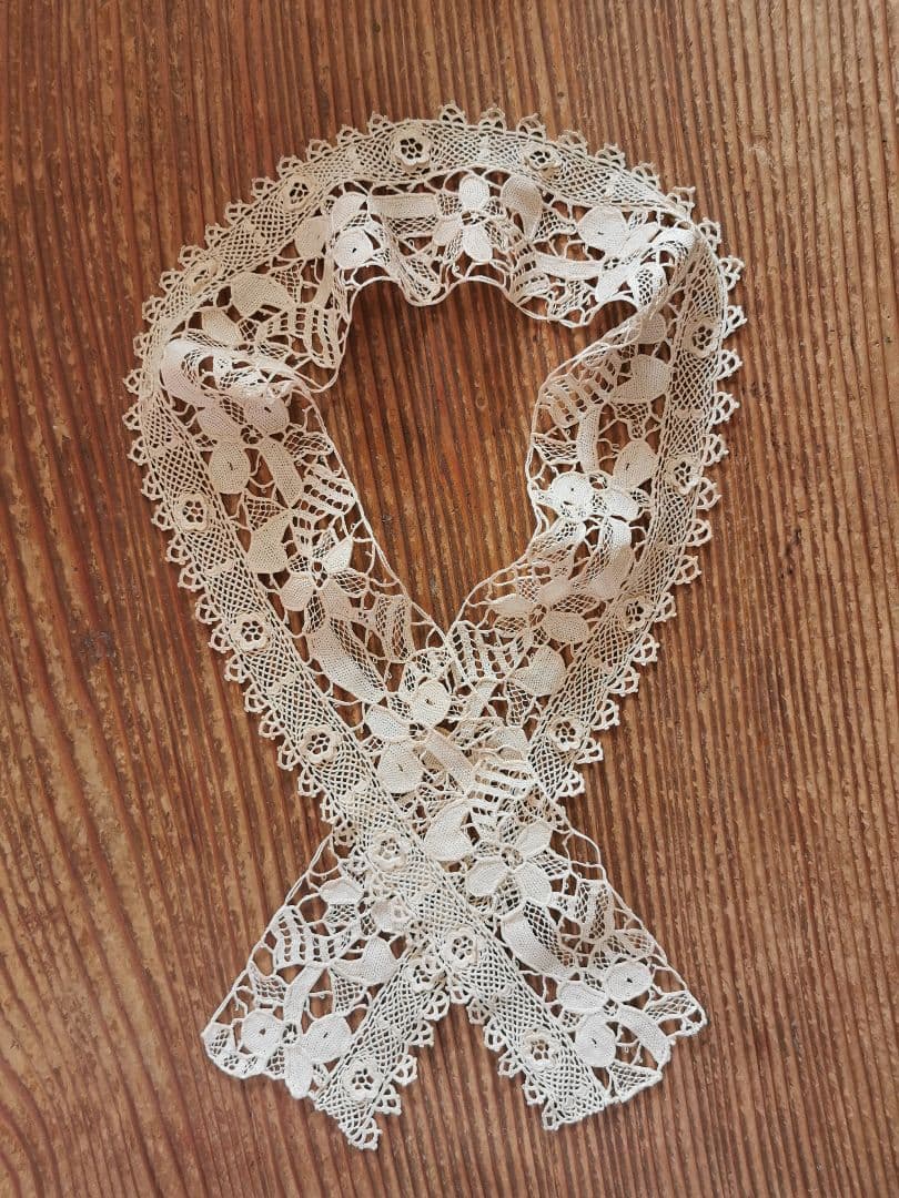 アンティーク ポワンドヴェニス 菫の花 クロシェ編みの桜草 ロング飾り