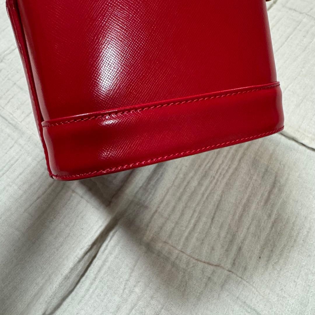 美品 VERSACE レザー バニティバッグ 赤　ファスナー チャーム 太陽