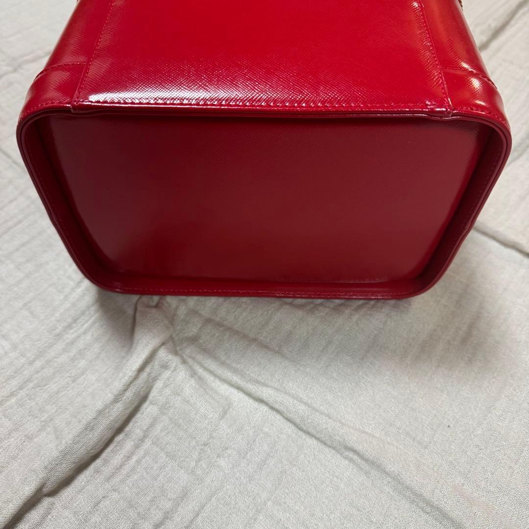 美品 VERSACE レザー バニティバッグ 赤　ファスナー チャーム 太陽