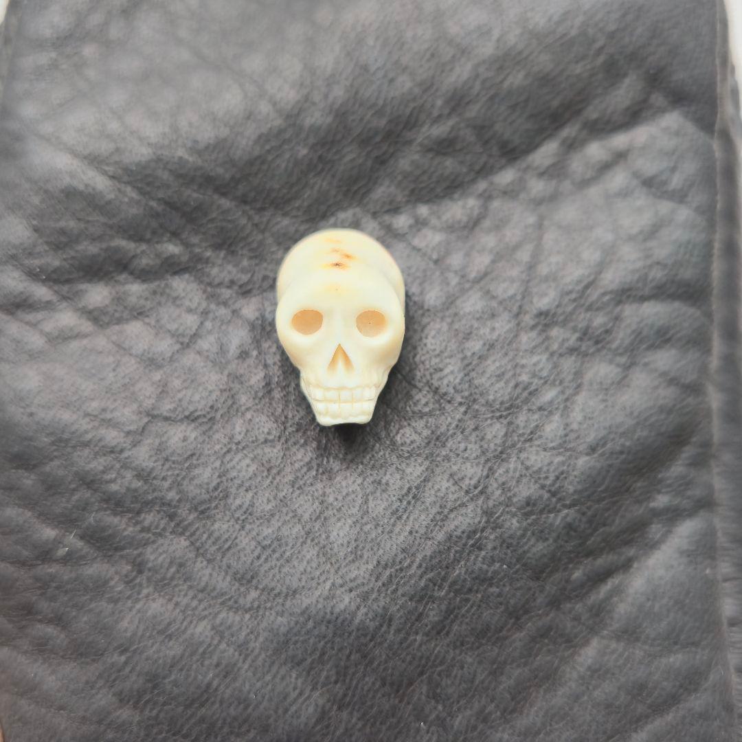 鹿革のシガレットケース 鹿角スカルボタン