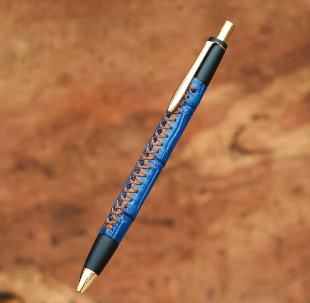 schicksal 革軸ペン【クロコダイル 藍染 (薄藍)】 シャープペン ガチでお洒落すぎる『Schicksal』の革軸ペンのコラボ限定色を徹底解説。［