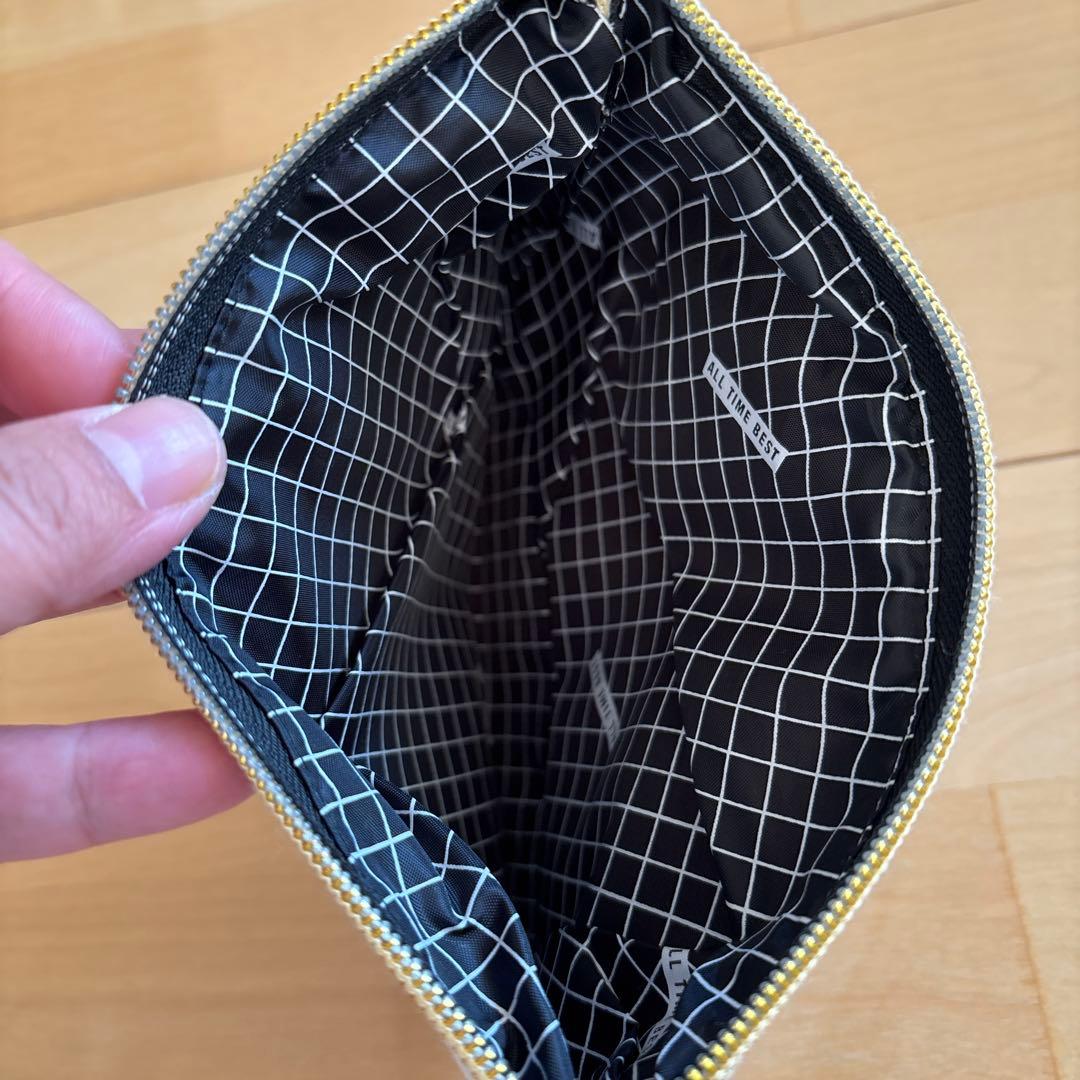 矢沢あい展 描きおろしイラスト お散歩 マルチポーチ - メルカリ