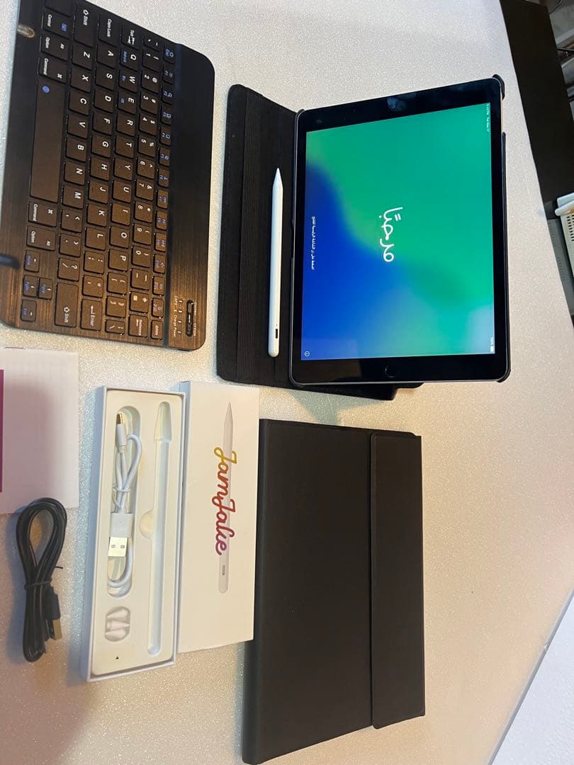 iPad (第9世代) 64GB セルラーモデル、ペンシル +キーボード