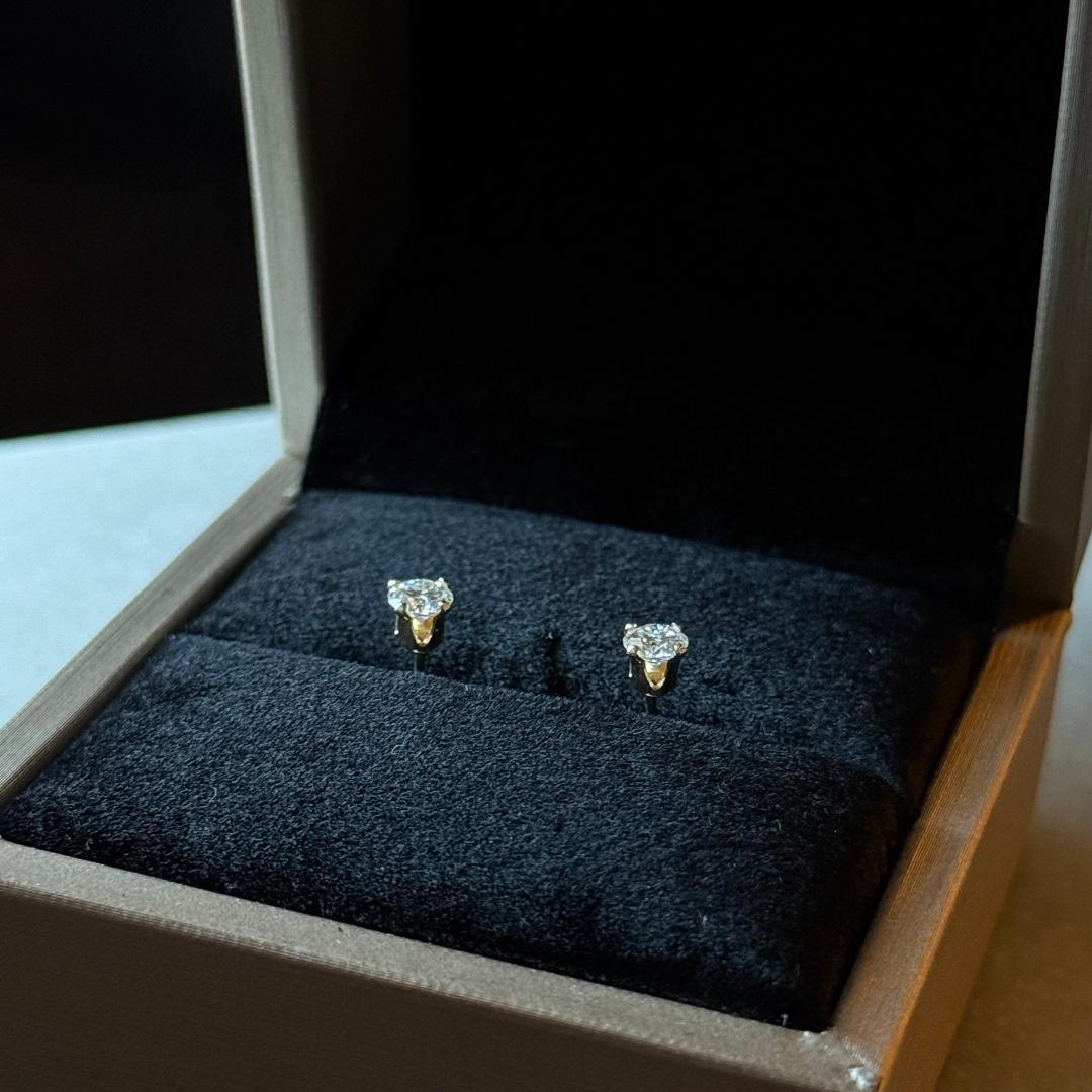 14Kgf／FL*3EX 希少な最上級モアサナイト使用 両耳ピアス - メルカリ