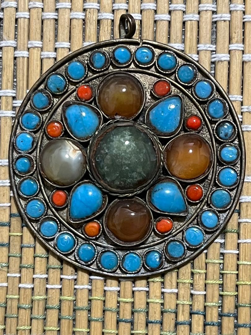 アンティーク　ターコイズと山サンゴのお守りペンダントトップ　ブローチにも アンティークターコイズと山サンゴのお守りペンダントトップブローチにも