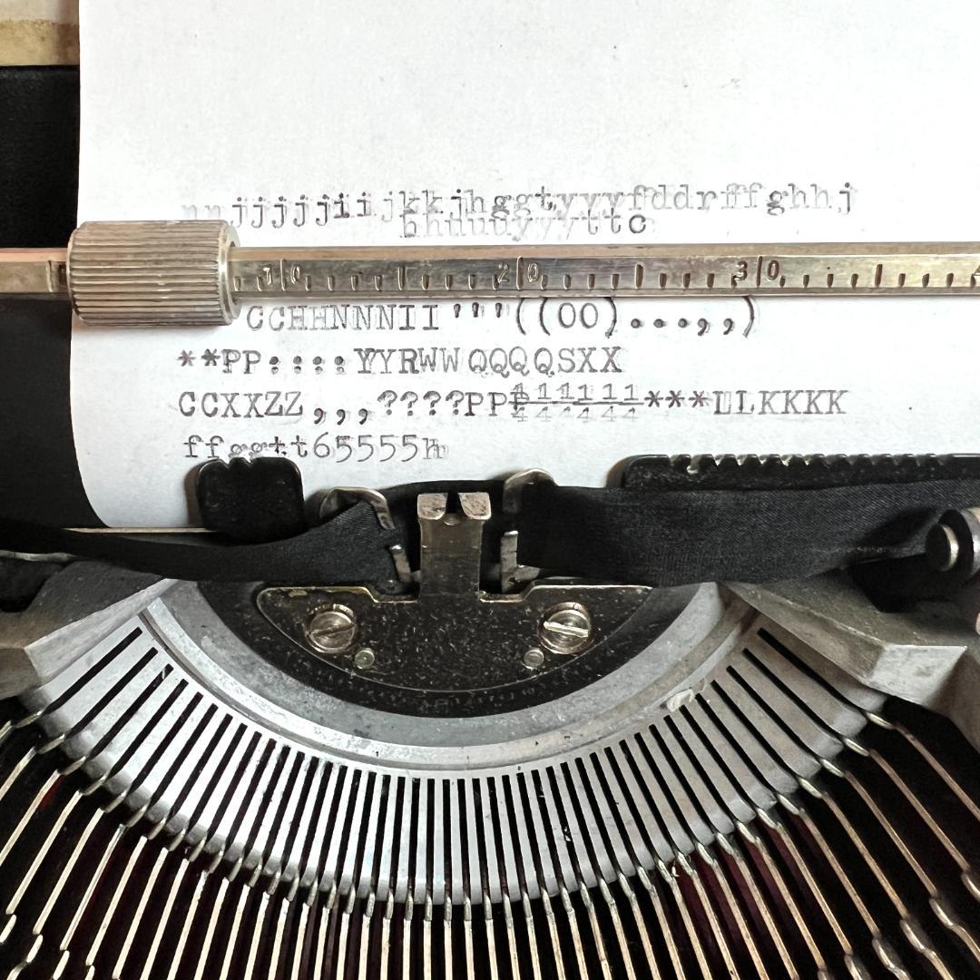 タイプライター オリベッティ バレンタイン、ヴィンテージ、動作良好、スペイン製