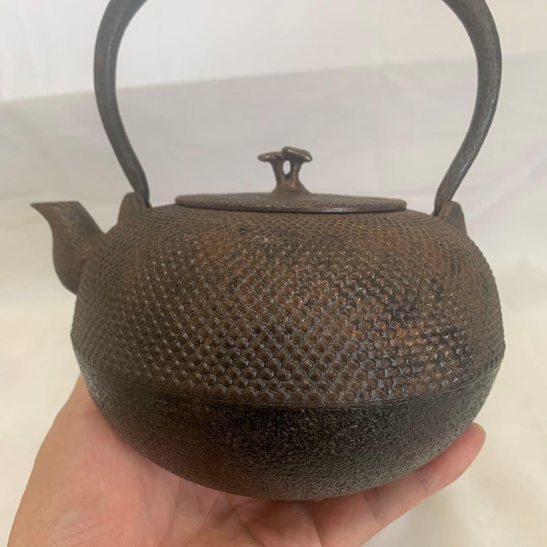 砂鉄鉄瓶 小ぶり丸型 鉄瓶1385g三厳堂水漏れ無し 砂鉄鉄瓶 小ぶり丸型 鉄瓶1385g三厳堂水漏れ無し 【公式通販】