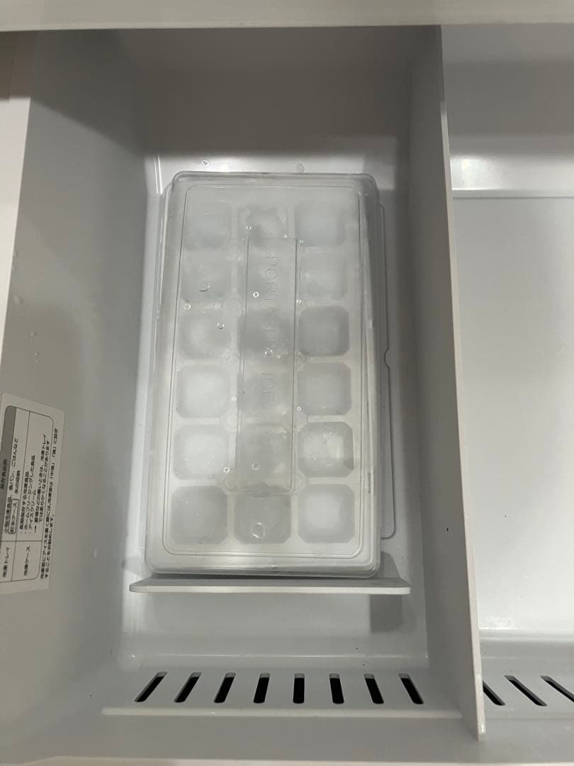 【送料込】　Hisence 冷蔵・冷凍庫　ホワイト　358L