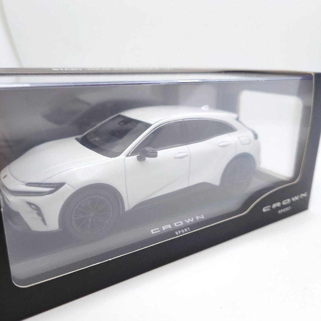 1/30 トヨタ クラウン スポーツ カラーサンプル ホワイト