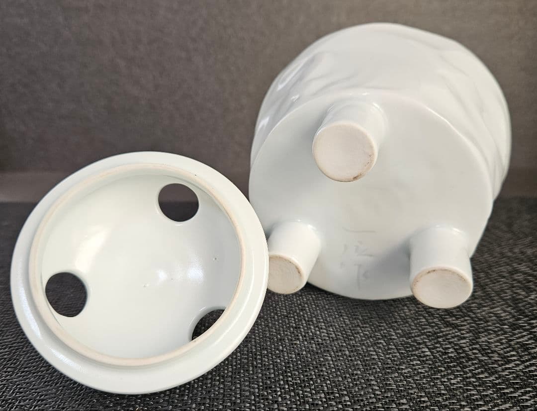 有田焼　名工　田中一位作　白磁　おうとつ造　三脚　香炉　茶道具　香道具
